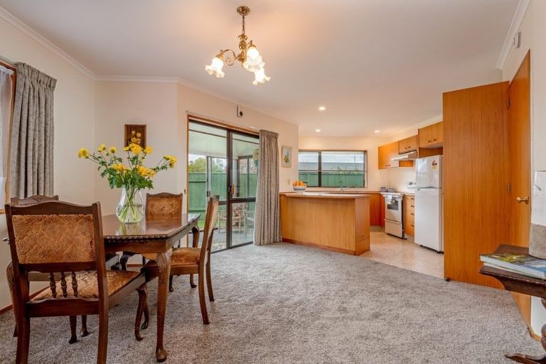 Photo of property in 10 Seville Court, Terrace End, Palmerston North, 4410