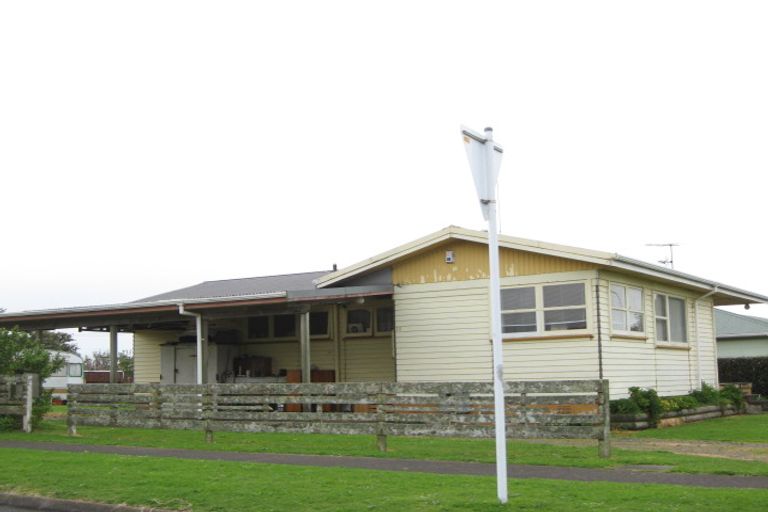 Photo of property in 30 Hume Street, Waitara, 4320