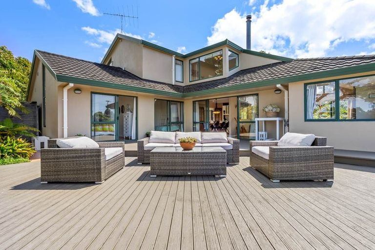 Photo of property in 1 Whangaparaoa Road, Red Beach, 0932