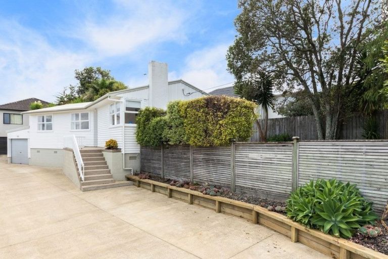 Photo of property in 10 Winifred Avenue, Bayview, Auckland, 0629