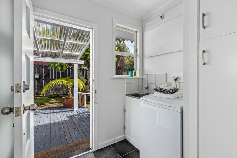 Photo of property in 1/8 Ludlow Terrace, Totara Vale, Auckland, 0627