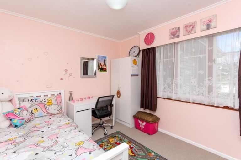 Photo of property in 16 Kenmore Street, Westown, New Plymouth, 4310