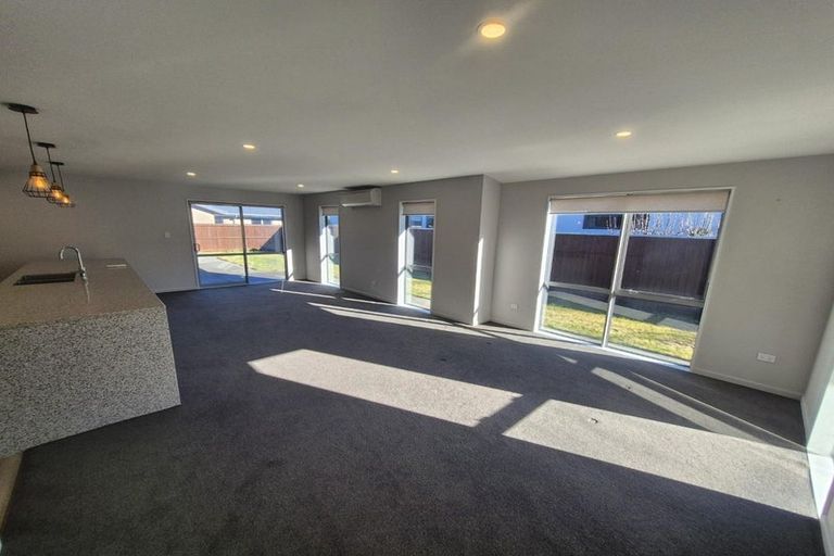 Photo of property in 10 Davaar Crescent, Broomfield, Christchurch, 8042