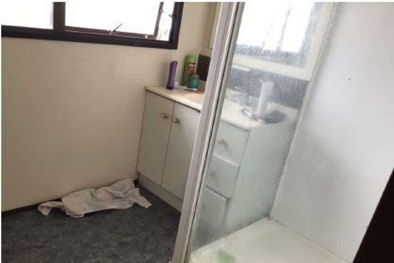 Photo of property in 2/28 Posa Avenue, Henderson, Auckland, 0612