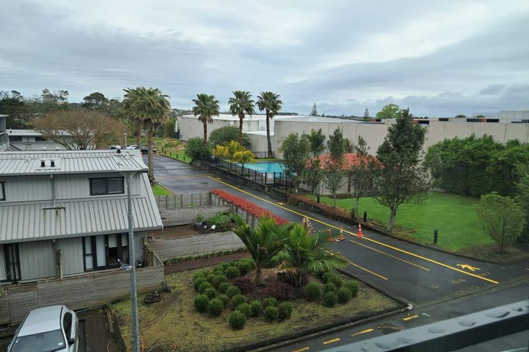 Photo of property in 2e/30 Westward Ho, Glen Eden, Auckland, 0602
