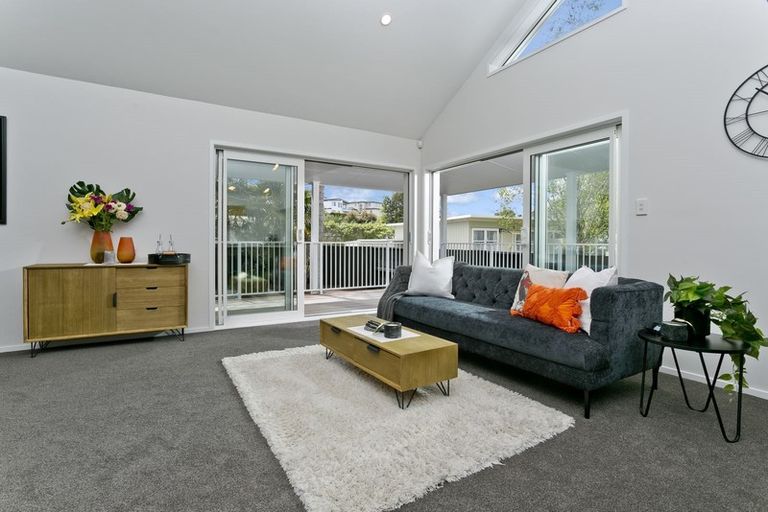 Photo of property in 2/35 Glenvar Road, Torbay, Auckland, 0630