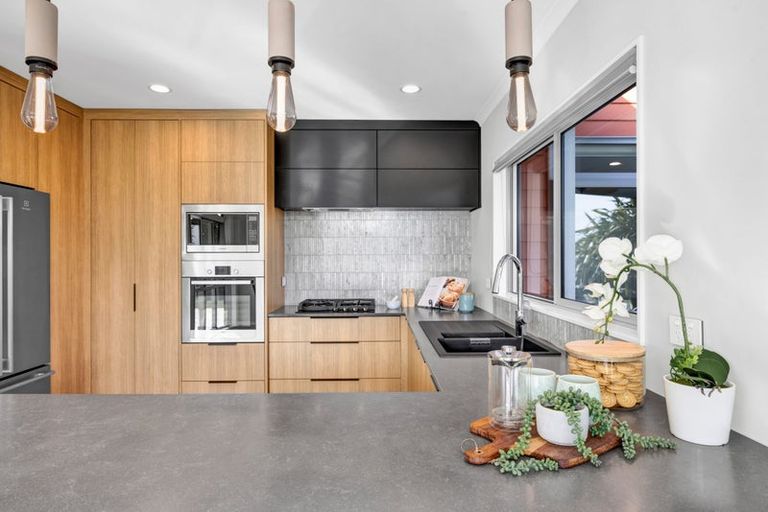 Photo of property in 9a Dolphin Parade, Bell Block, New Plymouth, 4312