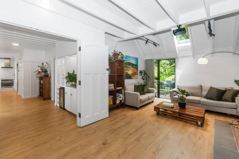 Photo of property in 74 Scenic Drive, Titirangi, Auckland, 0604