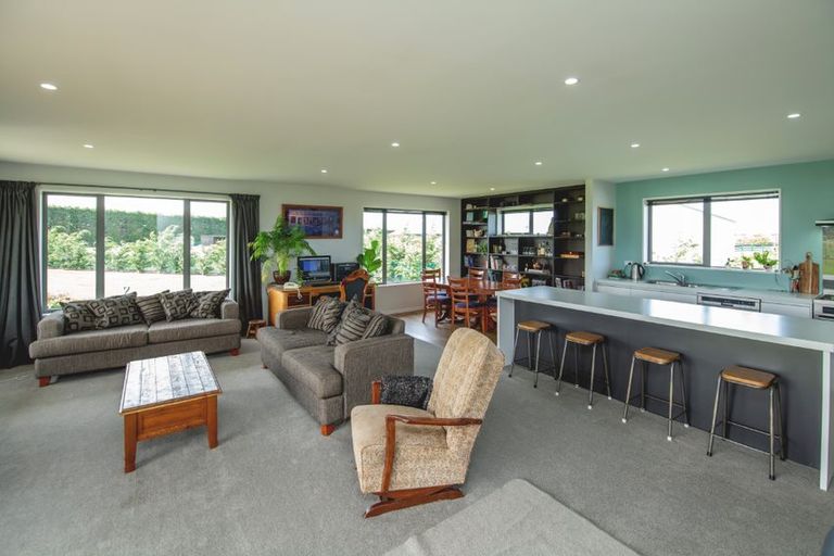 Photo of property in 18 Whitcombe Place, Darfield, 7571