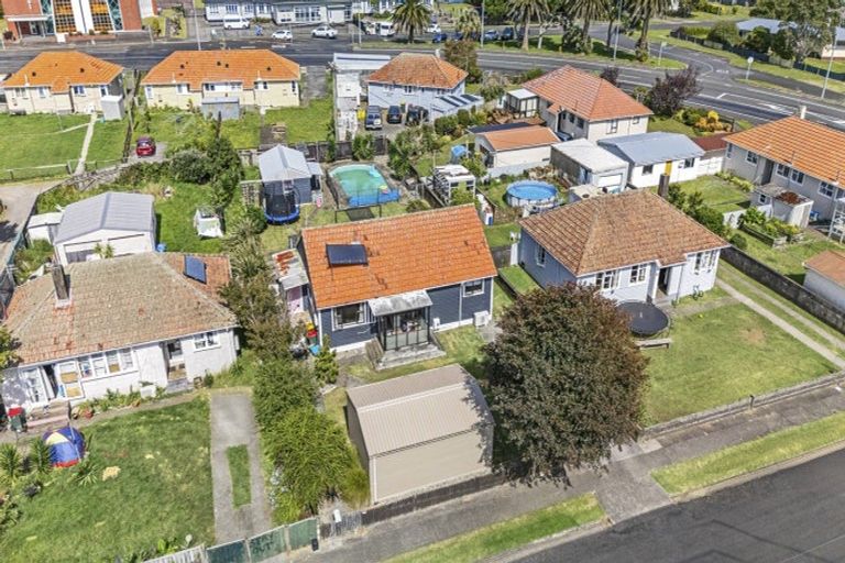 Photo of property in 21 Strange Street, Waitara, 4320