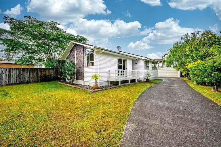 Photo of property in 4 Tangelo Place, Bucklands Beach, Auckland, 2012