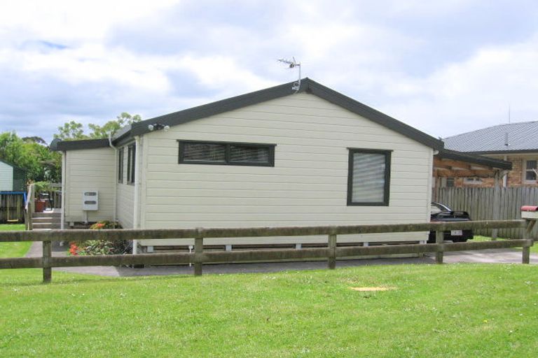 Photo of property in 1a Nicolas Avenue, Glen Eden, Auckland, 0602