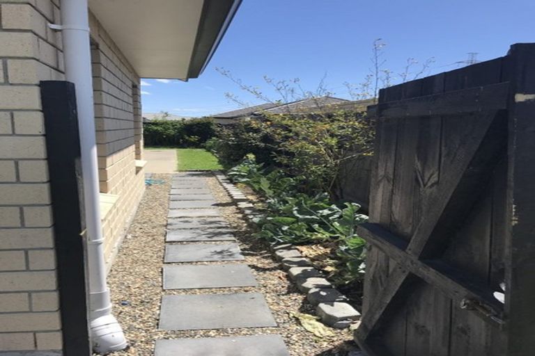 Photo of property in 16 Dalray Avenue, Takanini, 2112