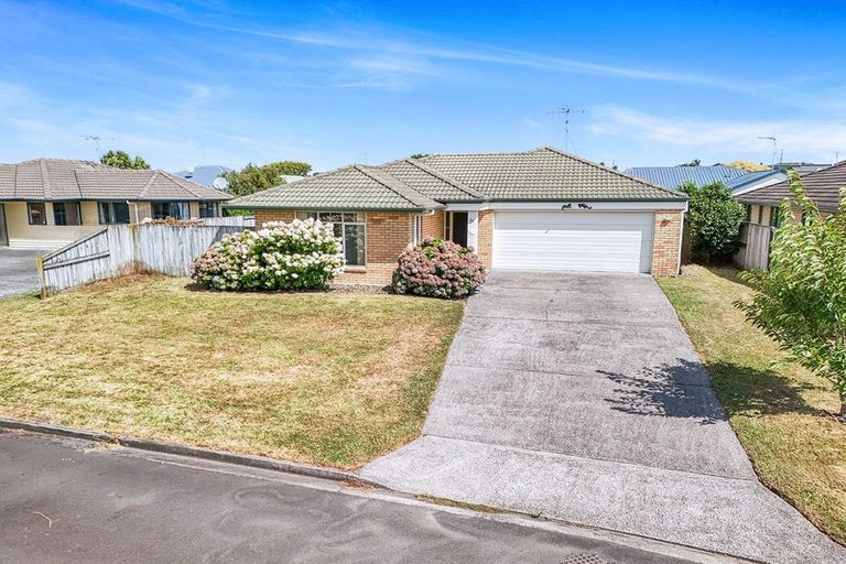 Photo of property in 17 Farnham Close, Rototuna North, Hamilton, 3210