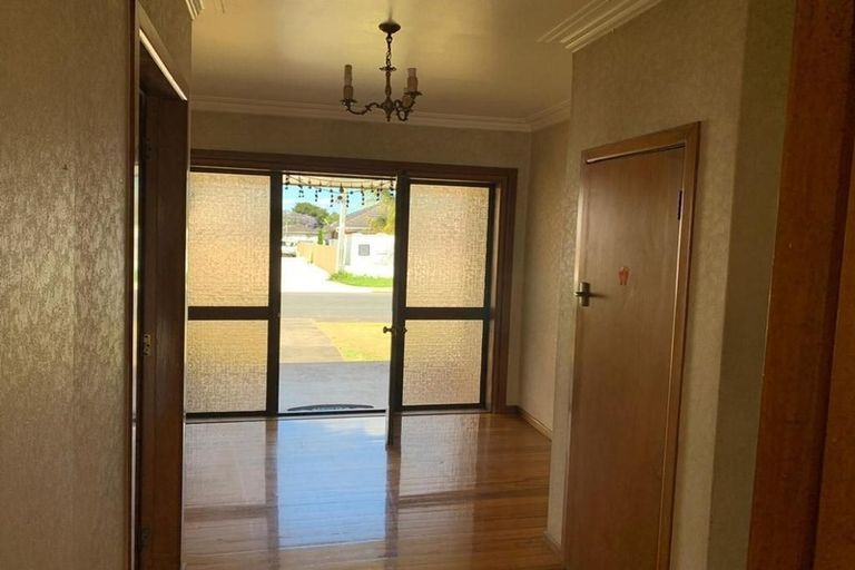 Photo of property in 3 Sunnyside Crescent, Papatoetoe, Auckland, 2025