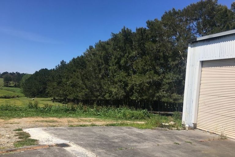 Photo of property in 63 Tawa Road, Kumeu, 0891