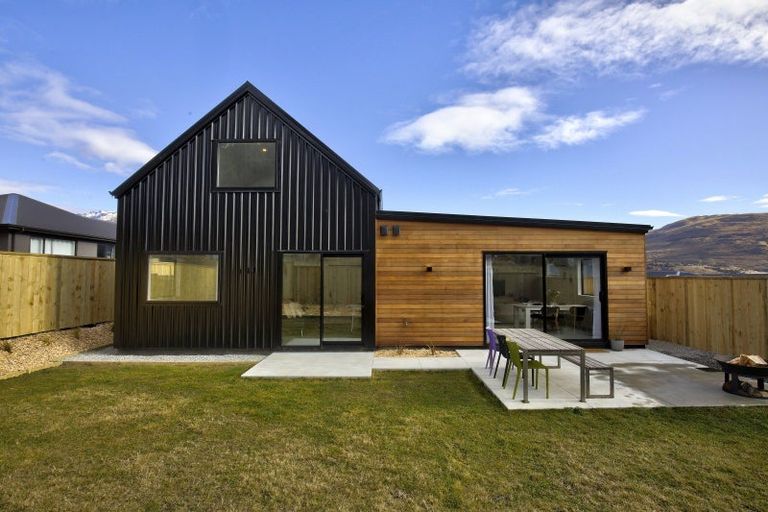 Photo of property in 43 Spur Ridge Rise, Jacks Point, 9371