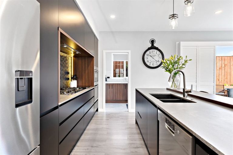 Photo of property in 37 Nobilo Road, Kumeu, 0810