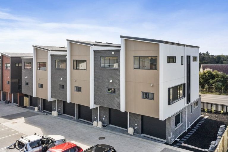 Photo of property in 3 Papatahi Lane, Flat Bush, Auckland, 2019