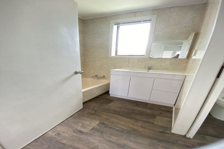 Photo of property in 20 Christmas Road, Manurewa, Auckland, 2102