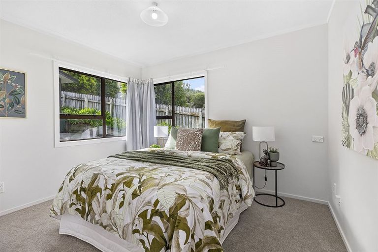 Photo of property in 53 Albatross Close, Whitby, Porirua, 5024