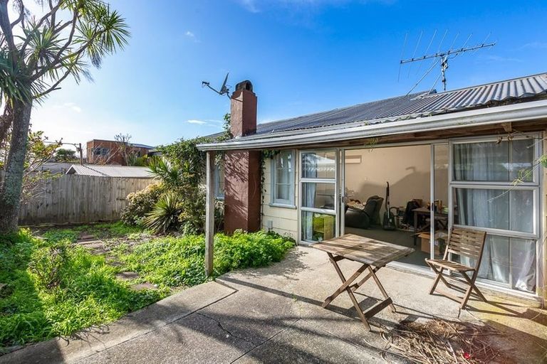 Photo of property in 693 Beach Road, Rothesay Bay, Auckland, 0630