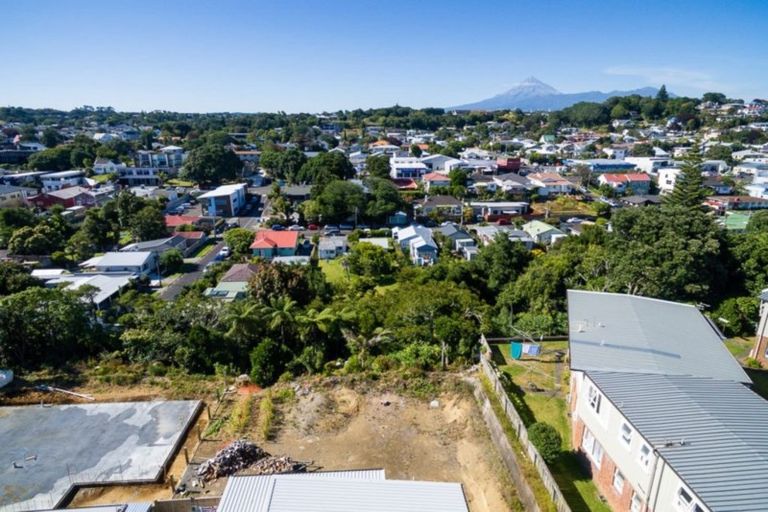 Photo of property in 51 Young Street, New Plymouth, 4310