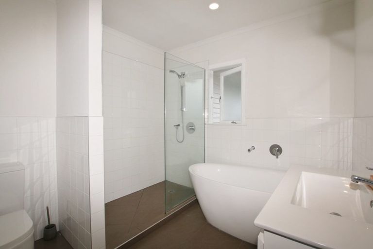 Photo of property in 77 West Harbour Drive, West Harbour, Auckland, 0618