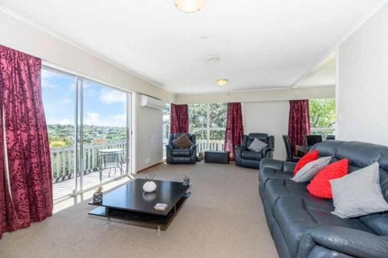 Photo of property in 5 Nor'east Drive, Northcross, Auckland, 0632