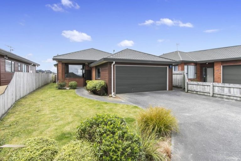 Photo of property in 2/7 Banksia Grove, Maungaraki, Lower Hutt, 5010