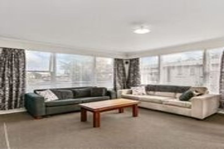 Photo of property in 5 Cooper Place, Papakura, 2110