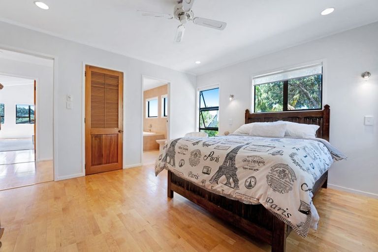 Photo of property in 1/59 Churchill Road, Murrays Bay, Auckland, 0630