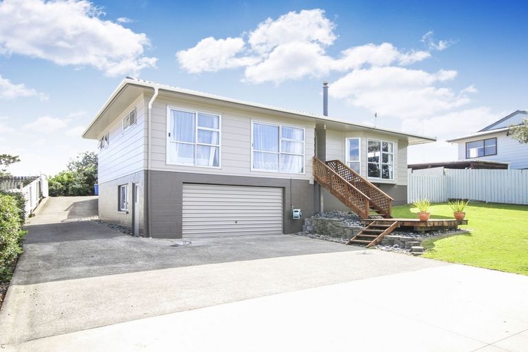Photo of property in 31 Hobsonville Road, West Harbour, Auckland, 0618