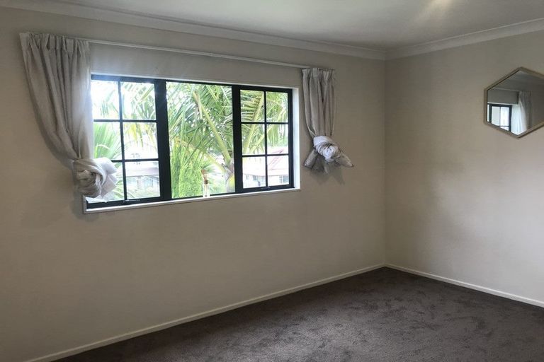 Photo of property in 6 Carrigans Close, Pinehill, Auckland, 0632