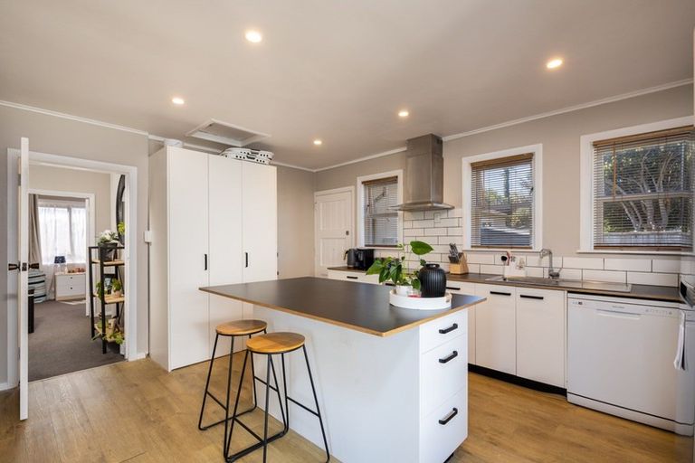 Photo of property in 8 Chard Street, Westown, New Plymouth, 4310