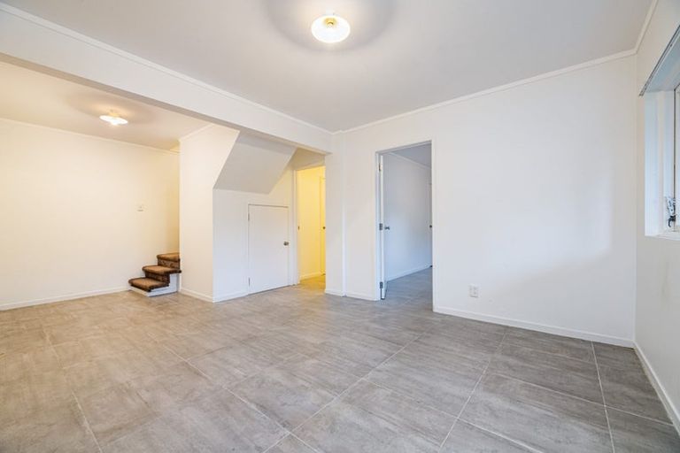 Photo of property in 2/7 Dakota Avenue, Beach Haven, Auckland, 0626