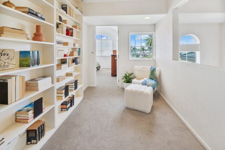 Photo of property in 11 Corta Bella Place, Golflands, Auckland, 2013