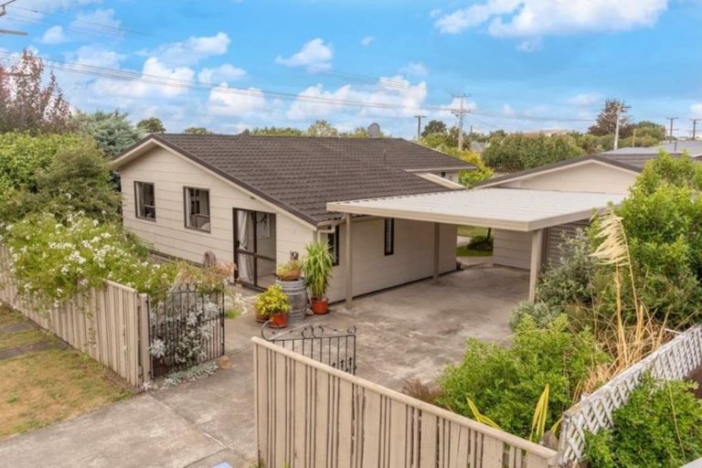 Photo of property in 77 Jellicoe Street, Martinborough, 5711