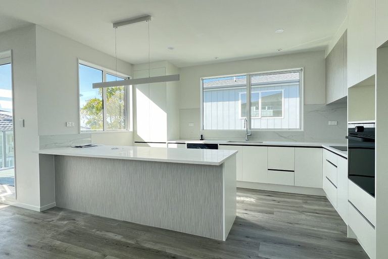 Photo of property in 319b East Coast Road, Mairangi Bay, Auckland, 0630