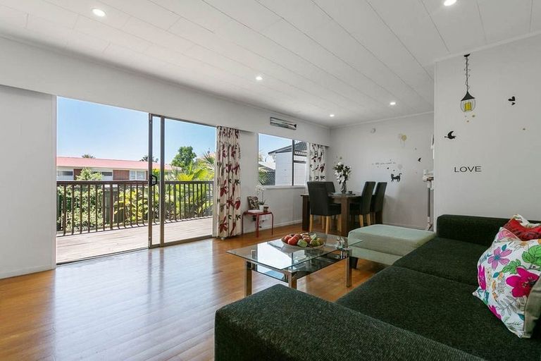Photo of property in 2/2 Chevis Place, Pakuranga, Auckland, 2010