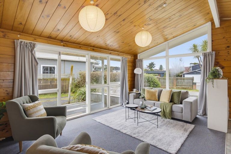 Photo of property in 10 Bahama Crescent, Paraparaumu Beach, Paraparaumu, 5032