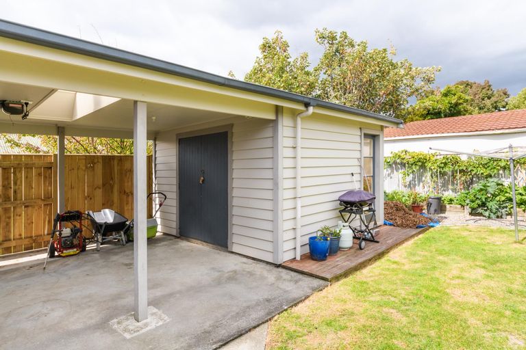 Photo of property in 15 Miro Street, Takaro, Palmerston North, 4410