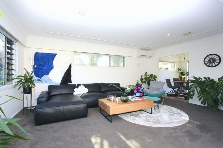 Photo of property in 23 Glenfern Road, Mellons Bay, Auckland, 2014