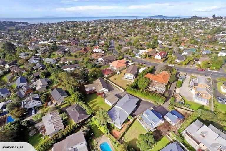 Photo of property in 2/148 Oaktree Avenue, Browns Bay, Auckland, 0630