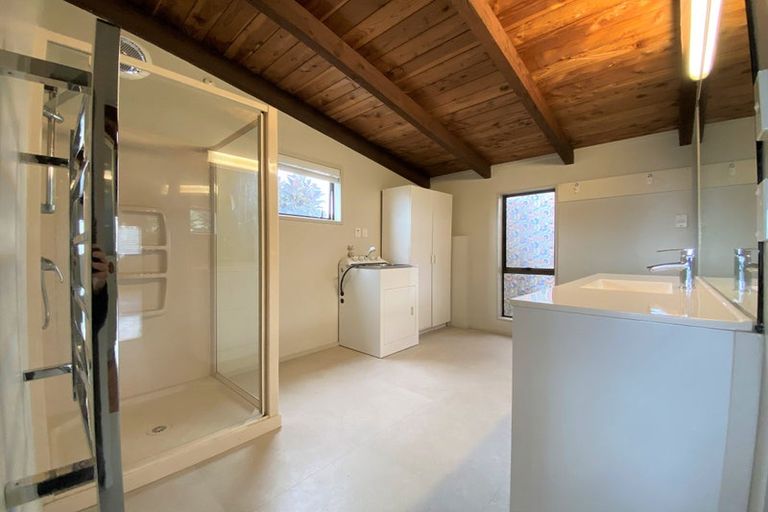 Photo of property in 8 Panorama Court, Red Beach, 0932