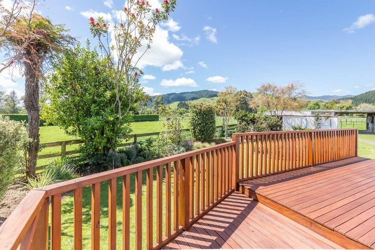 Photo of property in 461 Tararua Road, Levin, 5571