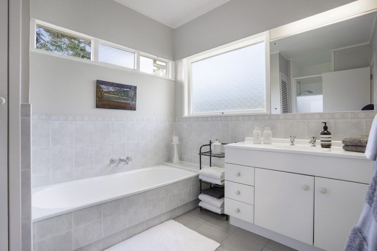 Photo of property in 11 Northgrove Avenue, Hillcrest, Auckland, 0627
