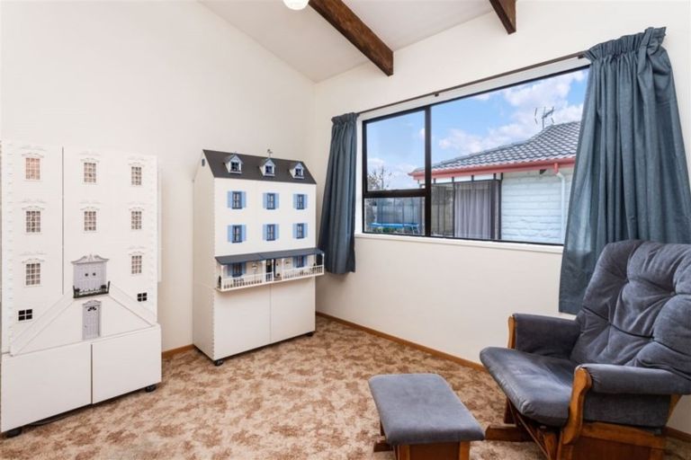 Photo of property in 2/92c Englefield Road, Northwood, Christchurch, 8051