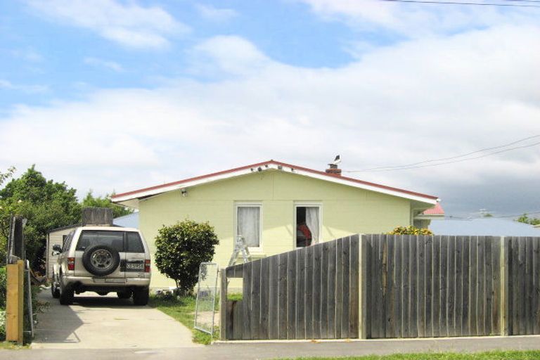 Photo of property in 32 Flay Crescent, Burnside, Christchurch, 8053