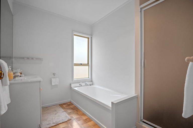 Photo of property in 1/14 Elliott Avenue, Bayview, Auckland, 0629